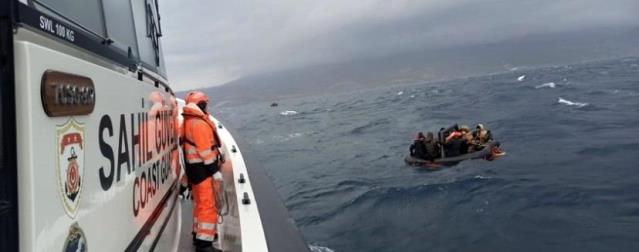 Ayvacık açıklarında 66 kaçak göçmen Sahil Güvenlik ekiplerince kurtarıldı