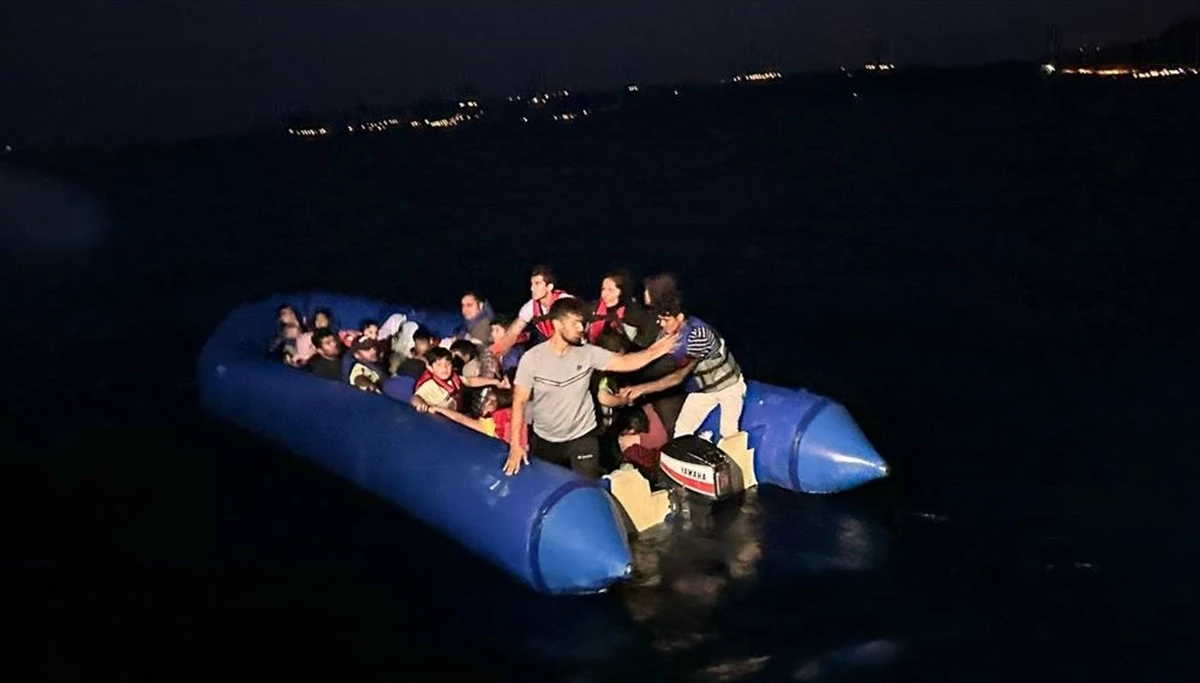 Yunanistan unsurları tarafından Türk kara sularına itilen 80 düzensiz göçmen kurtarıldı