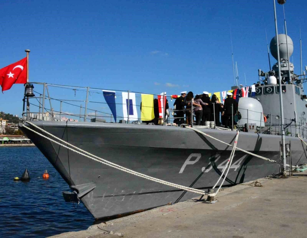 Çanakkale’de Deniz Kuvvetlerine Ait Gemiler Halkın Ziyaretine Açılıyor
