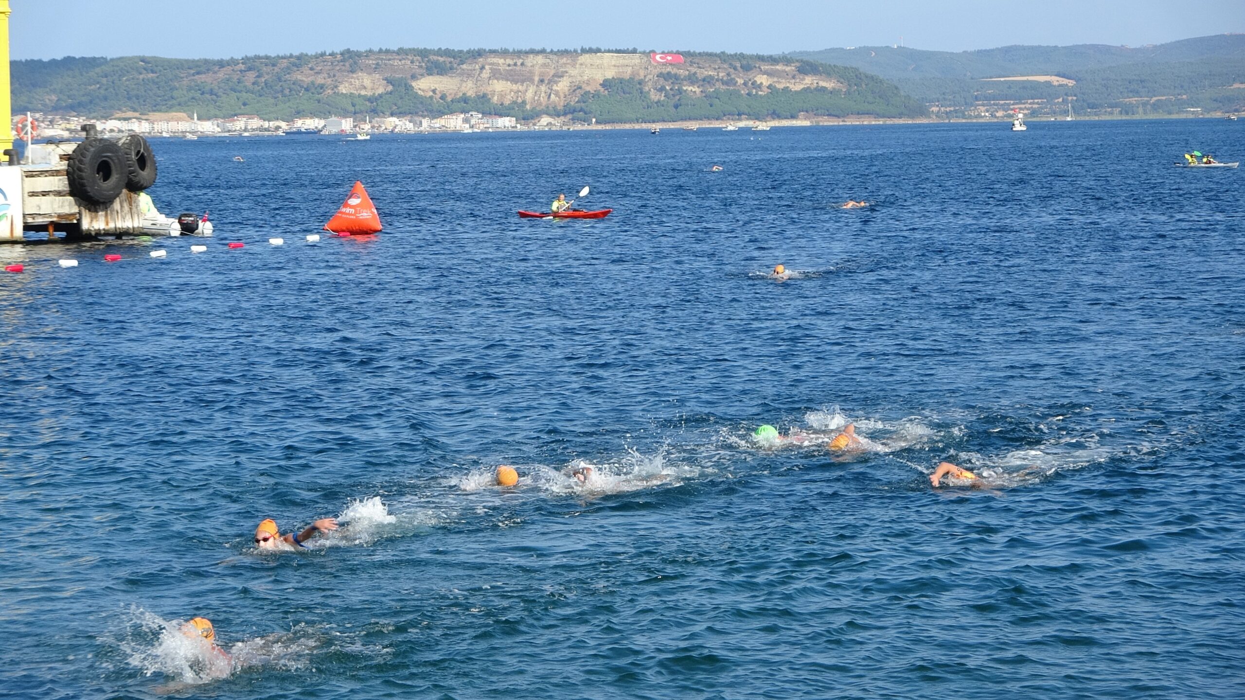 Çanakkale Boğazı’nda 30 Ağustos Zafer Bayramı’na Özel Yüzme Yarışması Düzenlendi