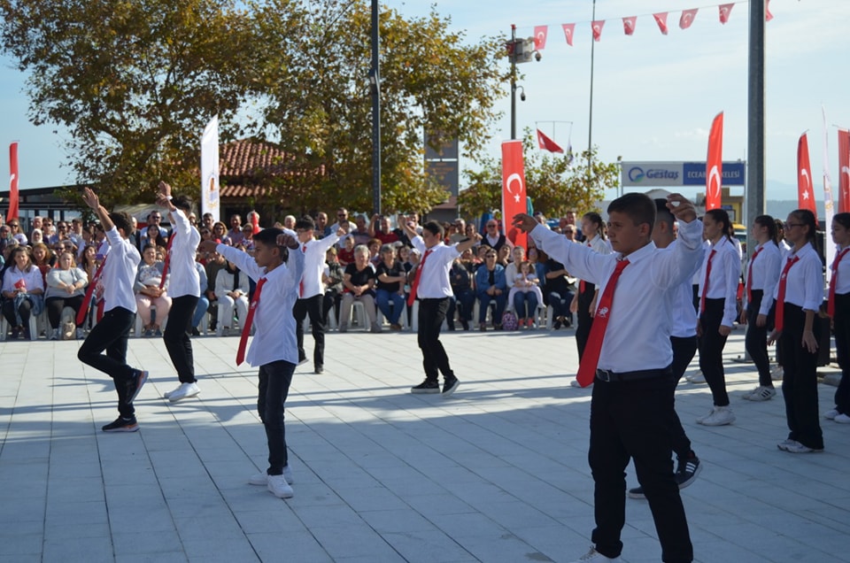 Cumhuriyetimizin 100. kuruluş yıldönümü ilçemizde coşku ile kutlandı.