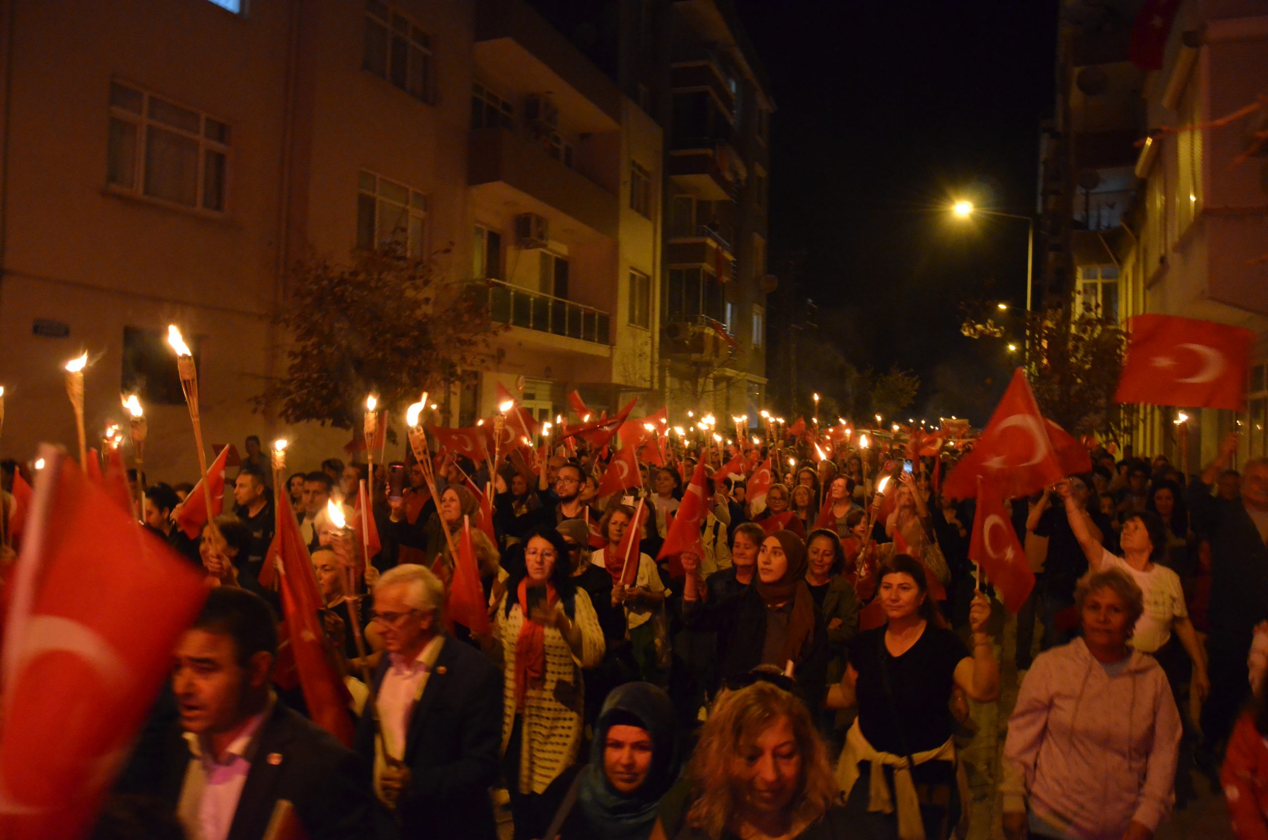 Cumhuriyetimizin 100. Yılında belediyemizce düzenlenen Fener Alayında coşkusu, heyecanı ve enerjisiyle  katılım sağlayan değerli halkımıza teşekkür ederiz. Nice 100 Yıllara!