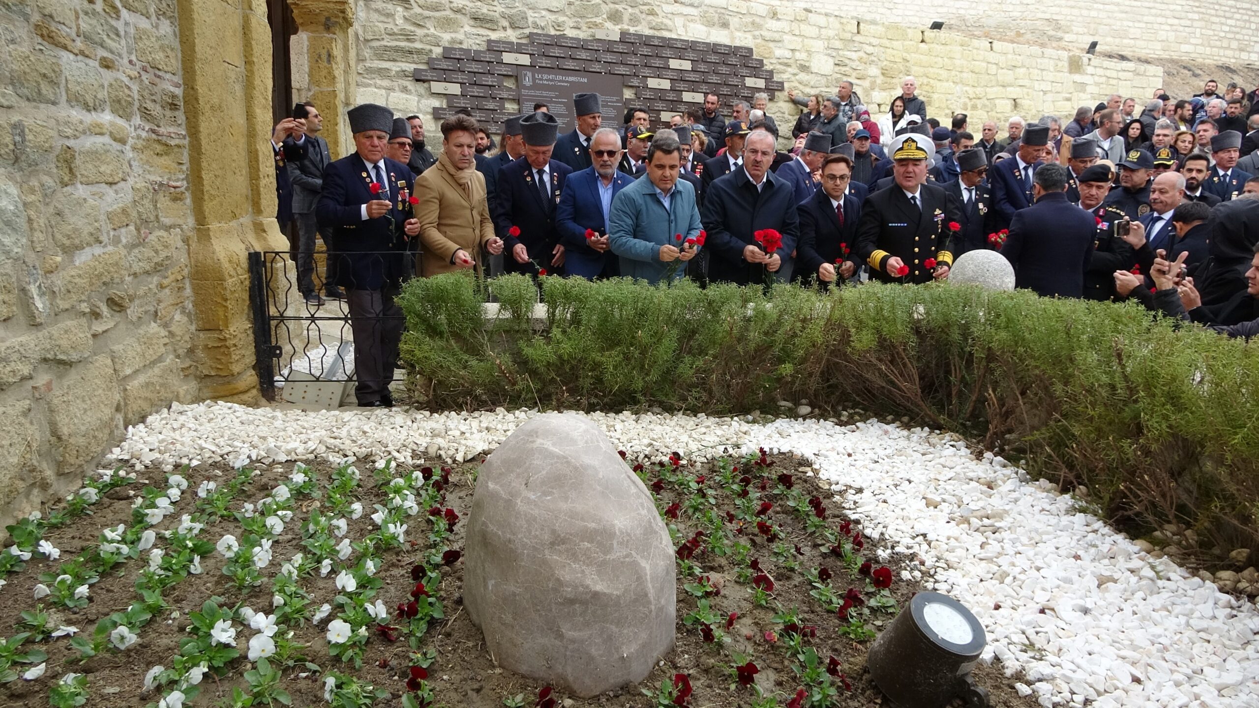 Çanakkale Savaşları’nın İlk Şehitleri Seddülbahir’de Dualarla Anıldı