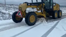 Çanakkale’de Kar Küreme ve Tuzlama Çalışmaları Sürüyor