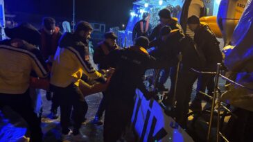 Gökçeada’da rahatsızlanan vatandaşın tıbbi tahliyesi Sahil Güvenlik ekiplerince gerçekleştirildi