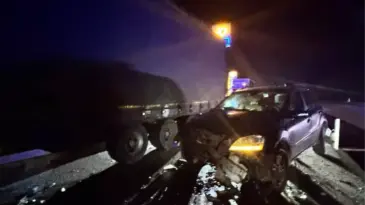 Çanakkale’de Tırla Otomobil Çarpıştı