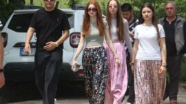 Eş adaylarını bulabilmek için 1,5 kilometrelik sokakta gün boyu volta attılar