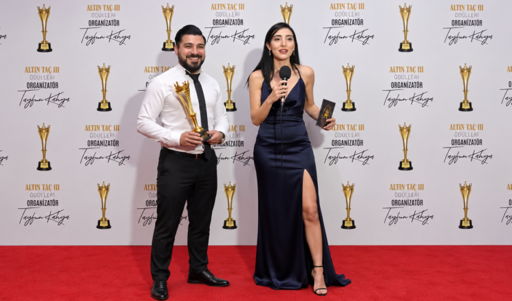 Cenk Özel Yeni Yayın Sezonuna Güçlü Projelerle Damga Vurdu